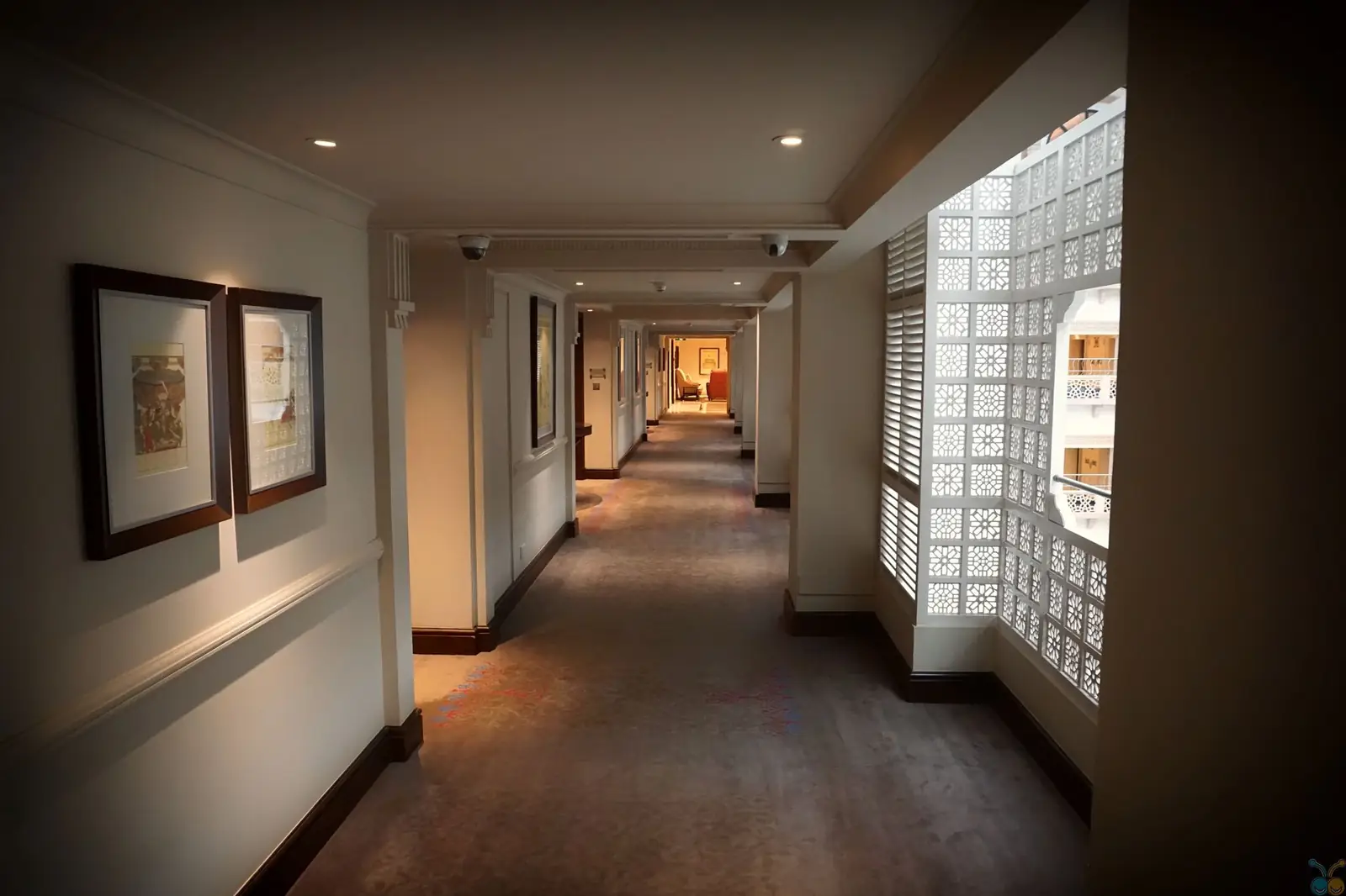 ZelquoriangrandLodge interior corridor